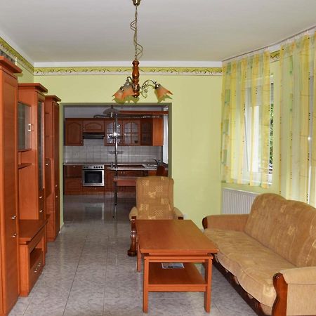 Pilikan Apartments Lenti Luaran gambar