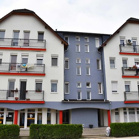 Pilikan Apartments Lenti Luaran gambar