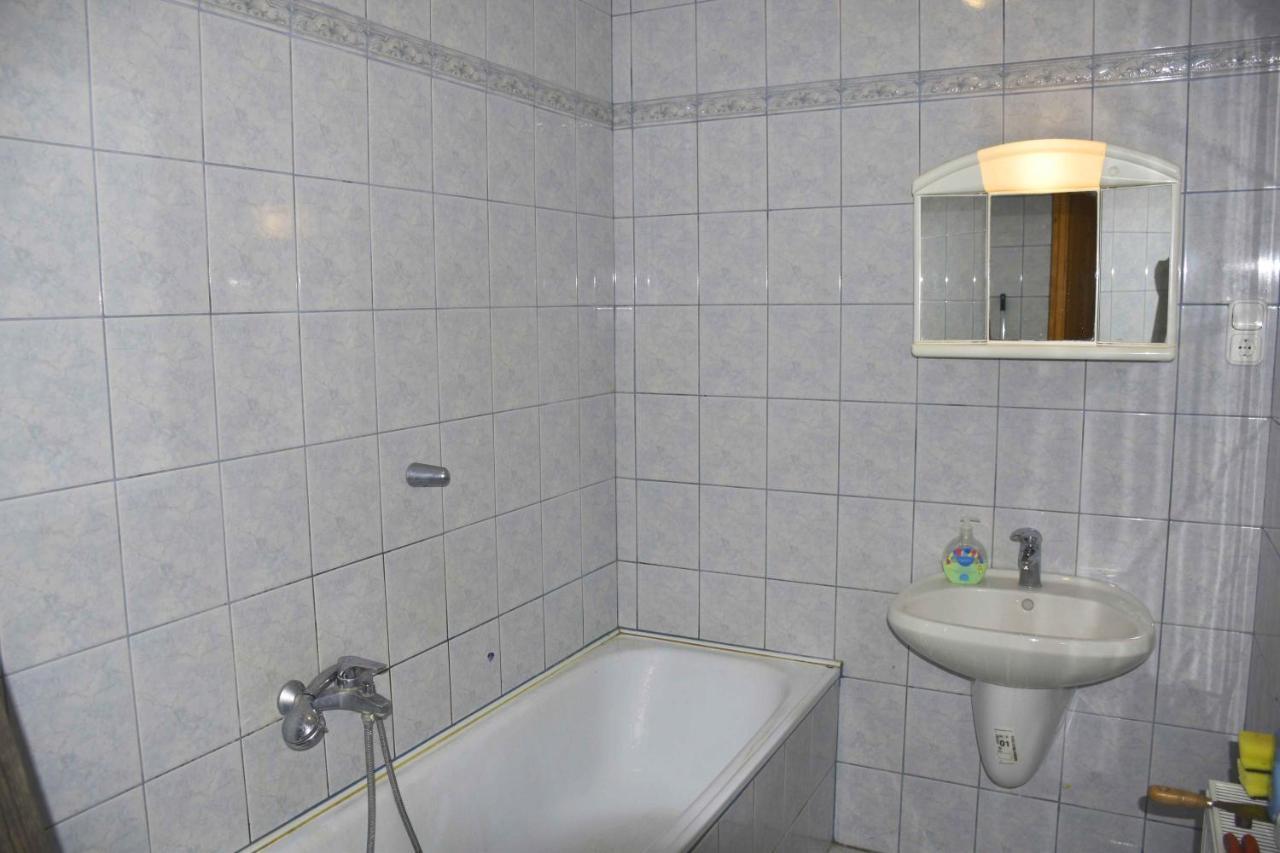 Pilikan Apartments Lenti Luaran gambar